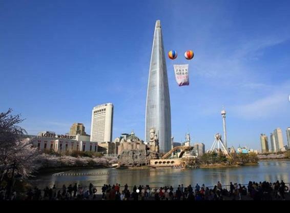 Lottetower Rainbow House Hotell Seoul Exteriör bild